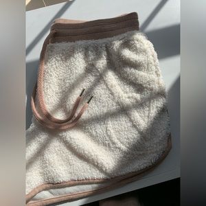 Vs lounge sherpa set with slippers.